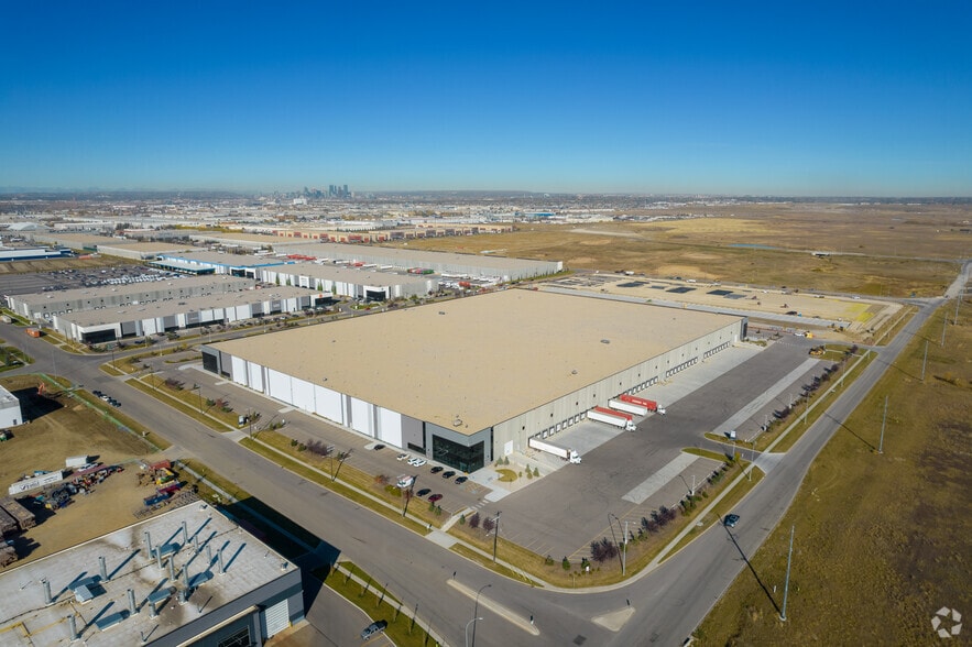 More Photos Of 6600 72 Ave SE, Calgary Manufacturing For Lease