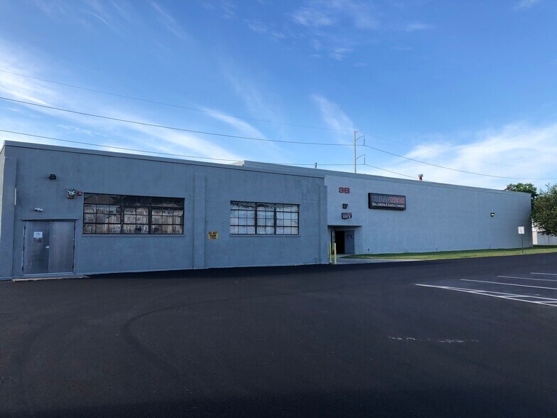 More Photos Of 500 Pine St, Holmes Warehouse For Lease