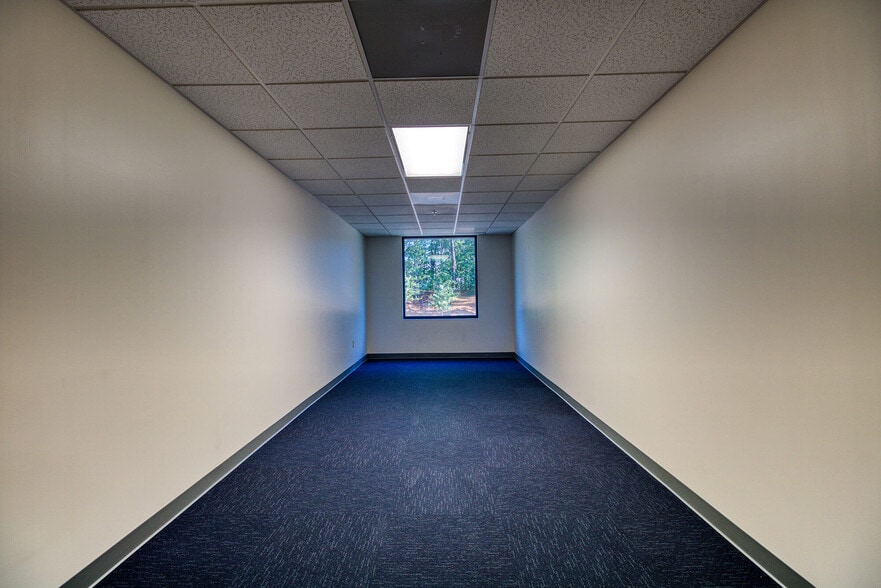 More Photos Of 105 Professional Pky, Yorktown Specialty For Lease