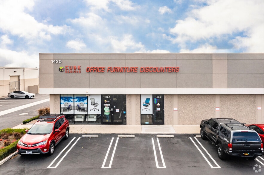 More Photos Of 1430 Village Way, Santa Ana Flex For Lease