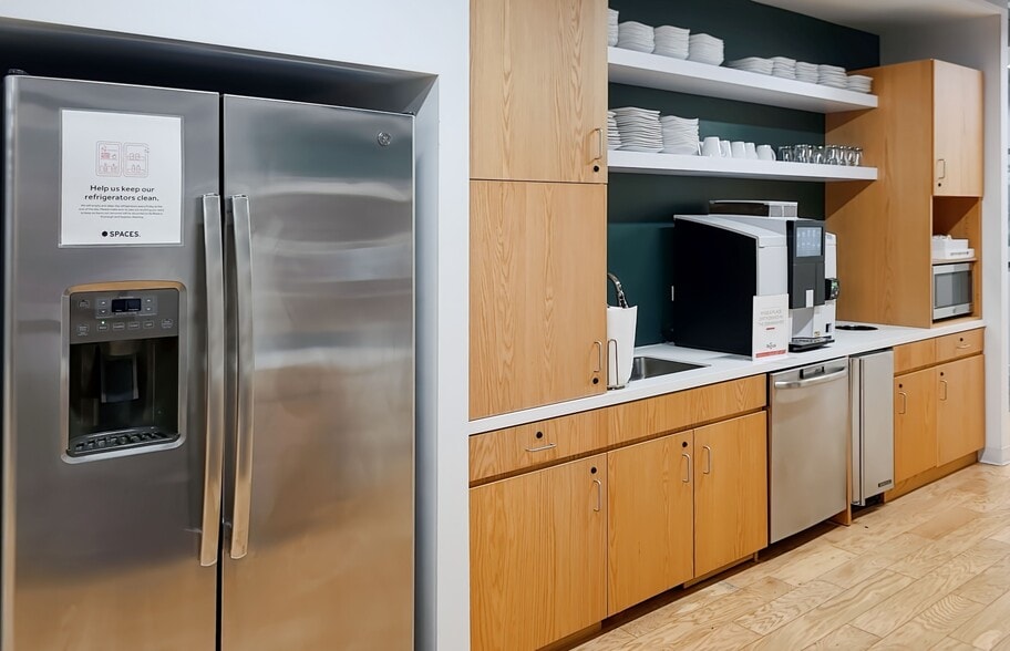 More Photos Of 101 N Tryon St, Charlotte Coworking Space