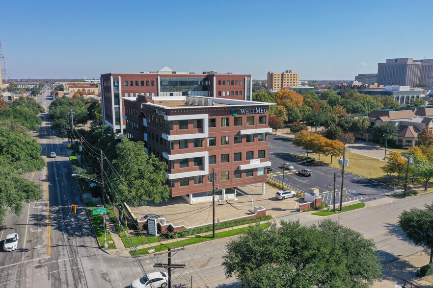 More Photos Of 3310 Live Oak St, Dallas Medical For Lease