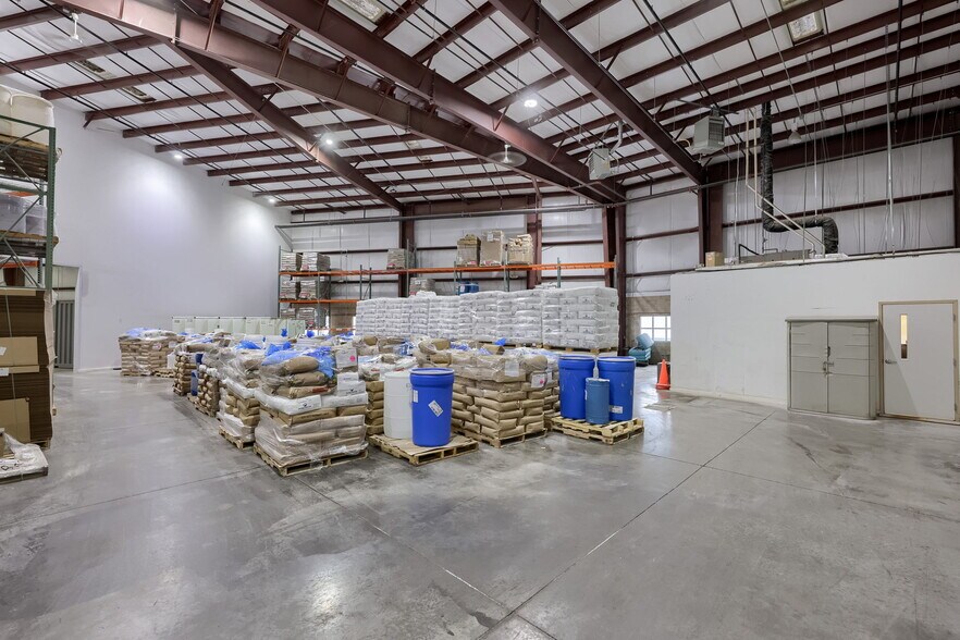 More Photos Of 301 Commerce Dr, New Holland Warehouse For Sale