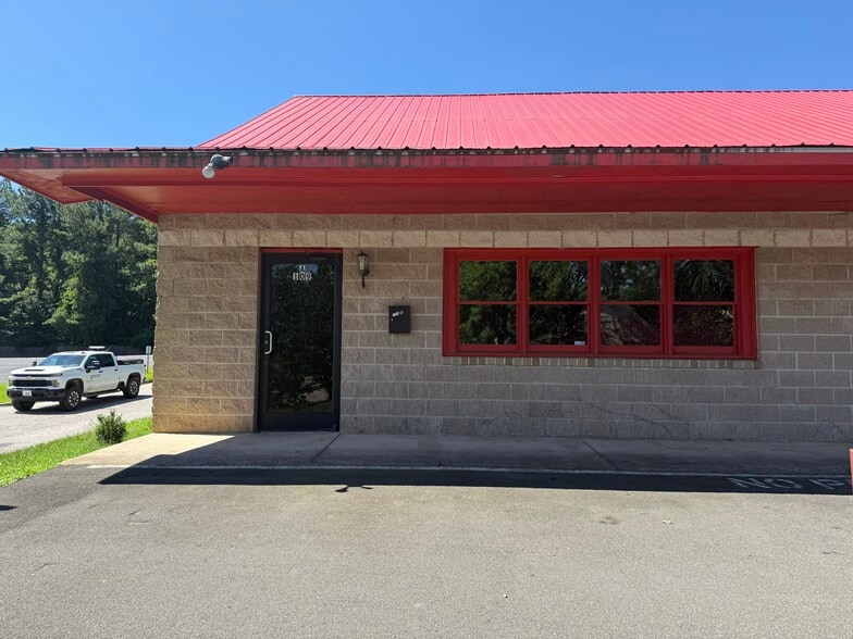 More Photos Of 109 S Hall St, Warrenton Loft Creative Space For Lease