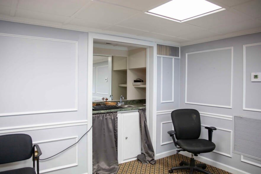 More Photos Of 2210 Washington Rd, Thomson Auto Dealership For Sale