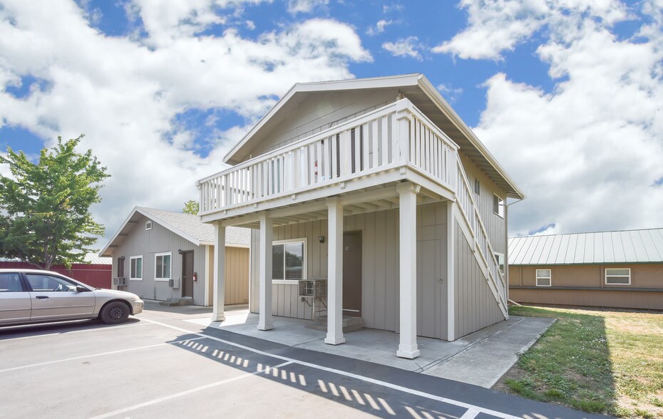 More Photos Of 108 SE 6th St, College Place Apartments For Sale