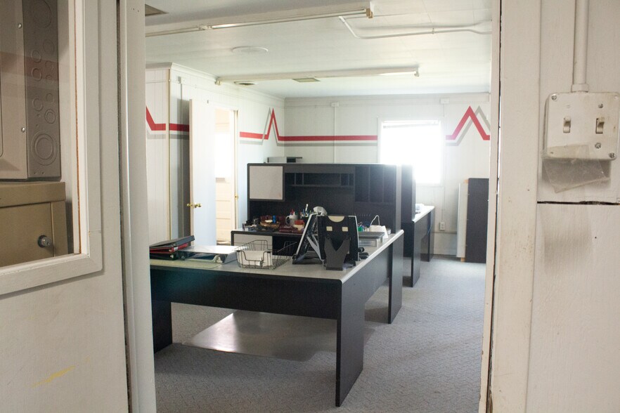 More Photos Of 645 Bellefontaine Ave, Marion Light Distribution For Sale