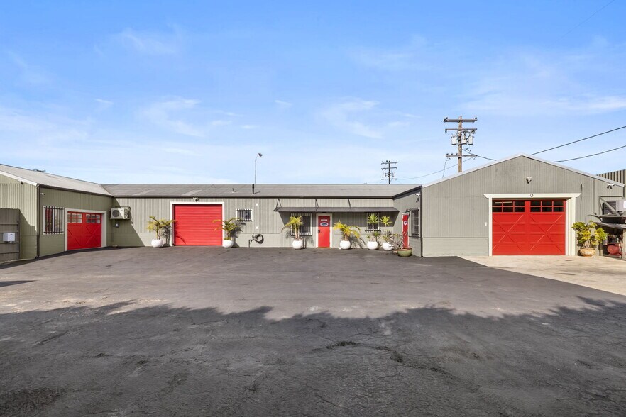 More Photos Of 133 Sunnyway Dr, Ventura Warehouse For Lease
