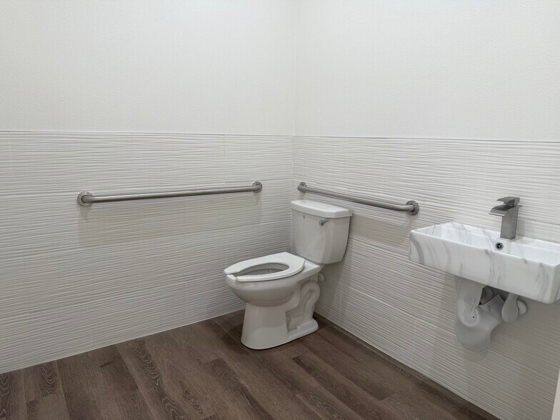More Photos Of 3204 118th St, Lubbock Flex For Lease