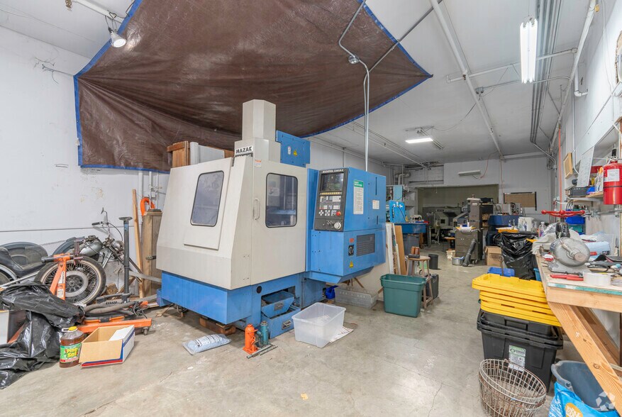 More Photos Of 10818-10828 NW Saint Helens Rd, Portland Light Manufacturing For Sale