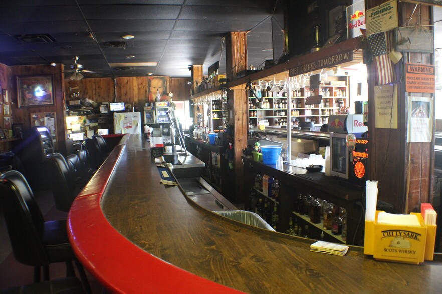 More Photos Of 17650 NW US Highway 19, Fanning Springs Bar For Sale