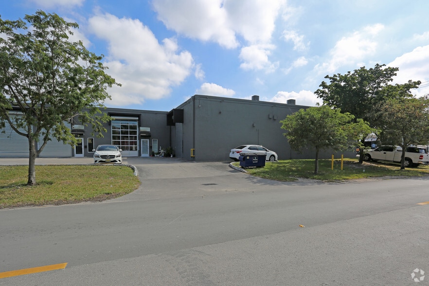 More Photos Of 8381 NW 56th St, Doral Flex For Lease