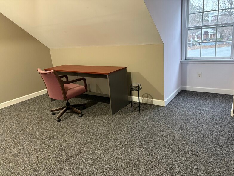 More Photos Of 700 Mobjack Pl, Newport News Office For Sale