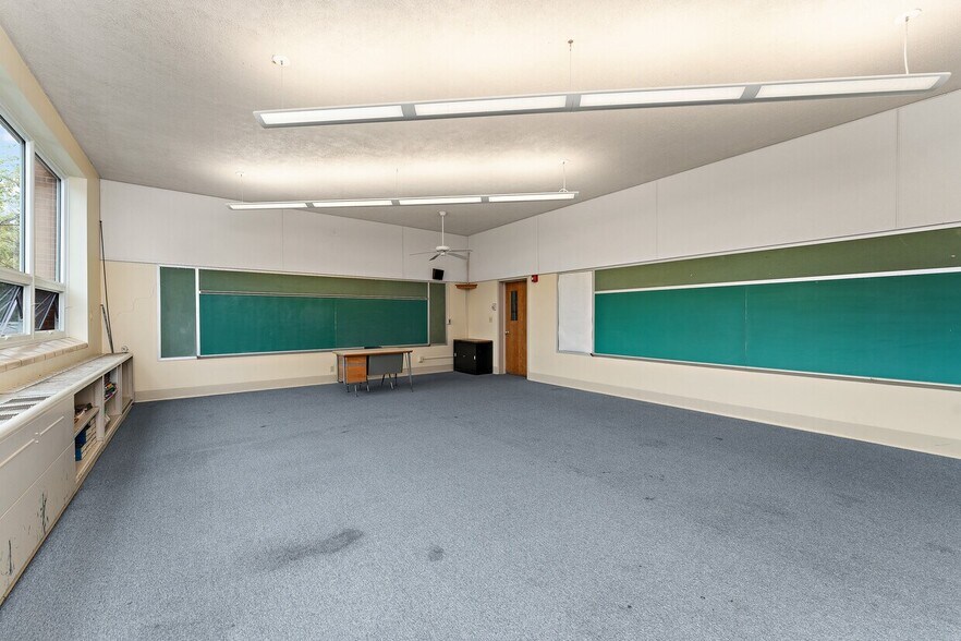 More Photos Of 3953 Kirk Ave, Allison Park Specialty For Lease