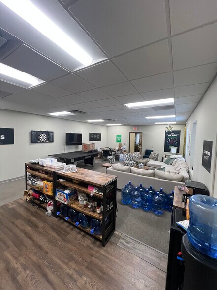 More Photos Of 6601 Kingston Pike, Knoxville Freestanding For Lease