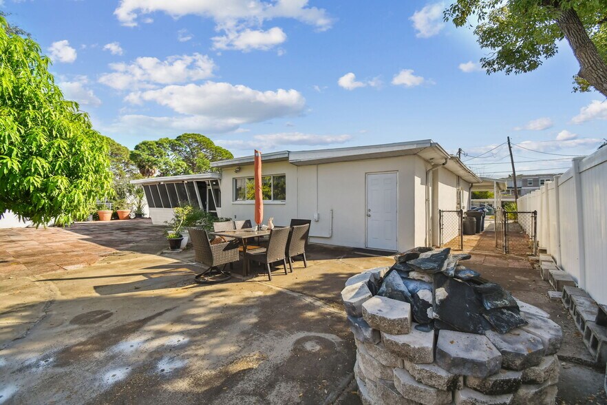 More Photos Of 4315 W Fair Oaks Ave, Tampa Office Residential For Sale