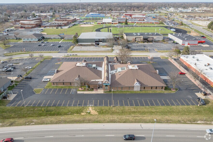 More Photos Of 6839-6855 Spring Valley Dr, Holland Medical For Lease