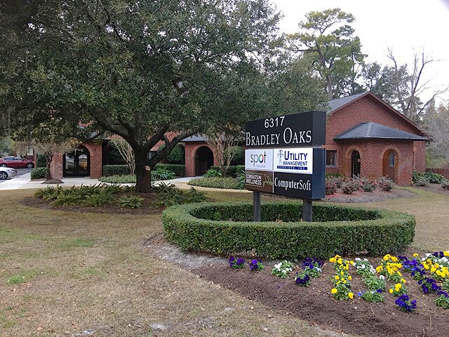 More Photos Of 6317 Oleander Dr, Wilmington Office Residential For Lease
