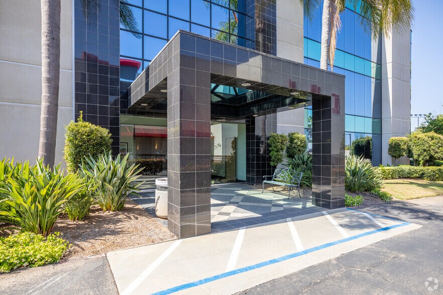 More Photos Of 221 W Crest St, Escondido Office For Sale