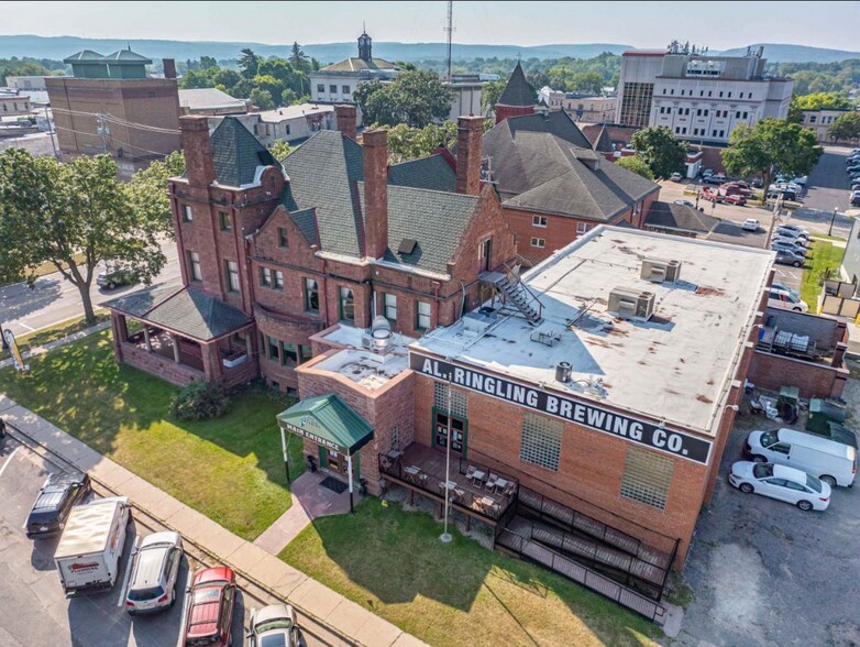 More Photos Of 623 Broadway St, Baraboo Specialty For Sale