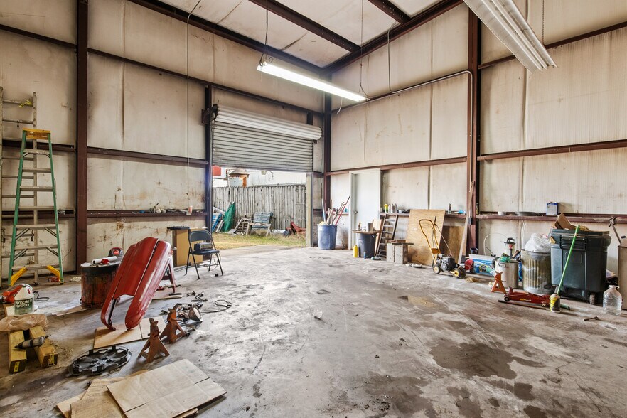 More Photos Of 4008 Dauphin Island Pky, Mobile Showroom For Sale