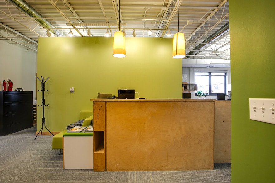 More Photos Of 3310 W Clay St, Richmond Showroom For Lease