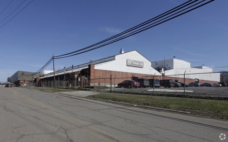 Primary Photo Of 621 Dana St NE, Warren Manufacturing For Lease