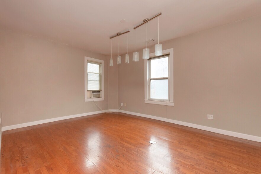 More Photos Of 3651 E Tremont Ave, Bronx Storefront Retail Residential For Lease