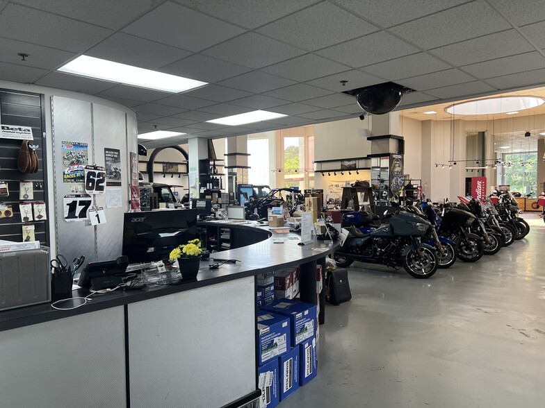 More Photos Of 6 Gateway Blvd W, Savannah Auto Dealership For Sale