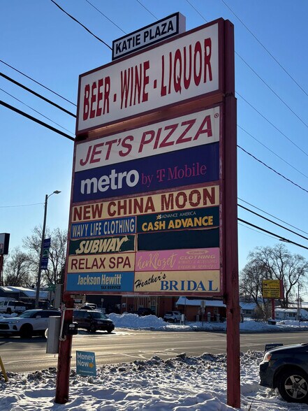 More Photos Of 590 W Columbia Ave, Battle Creek Storefront For Lease