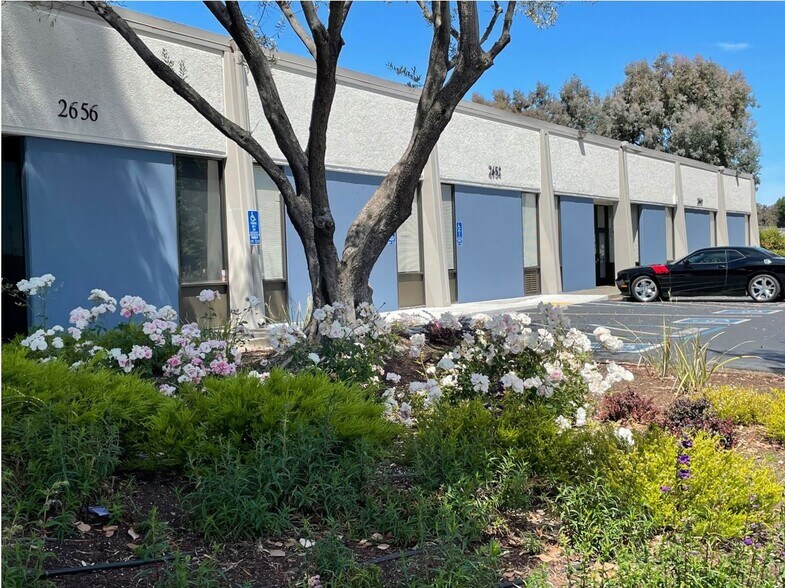 Primary Photo Of 2650-2656 E Bayshore Rd, Palo Alto Light Manufacturing For Lease