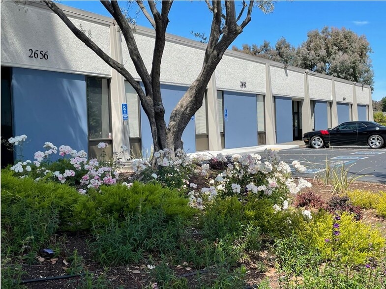 Primary Photo Of 2650-2656 E Bayshore Rd, Palo Alto Light Manufacturing For Lease