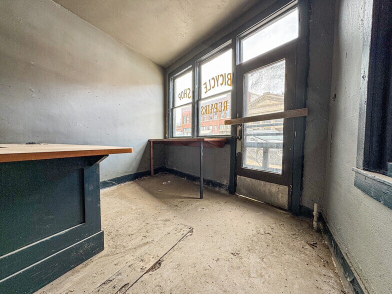 More Photos Of 614 Kihekah Ave, Pawhuska Flex For Sale