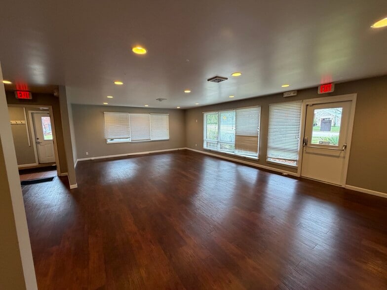 More Photos Of 4211 E Third St, Bloomington Office For Lease