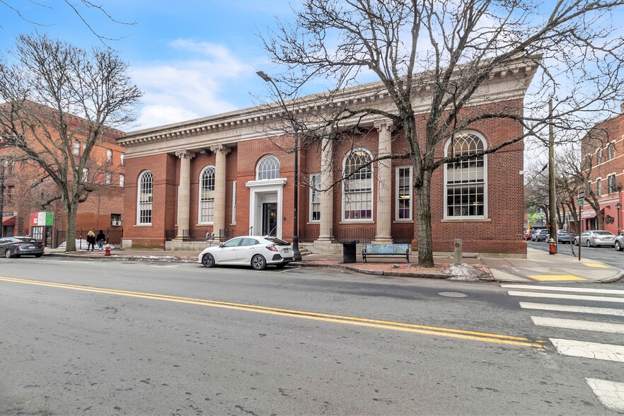 More Photos Of 47 Pleasant St, Northampton Office For Lease