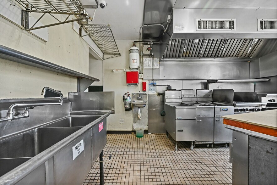 More Photos Of 364 W Putnam Ave, Greenwich Office For Lease