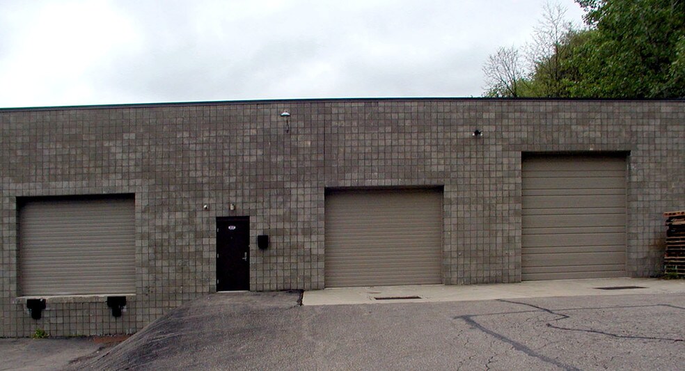 More Photos Of 772 Pine Valley Dr, Pittsburgh Distribution For Lease