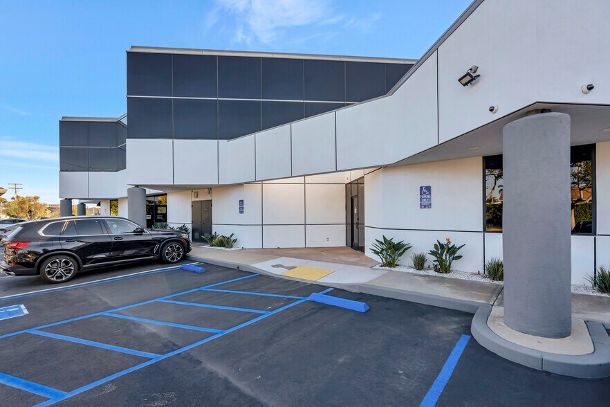 More Photos Of 2729 Bristol St, Costa Mesa Medical For Sale