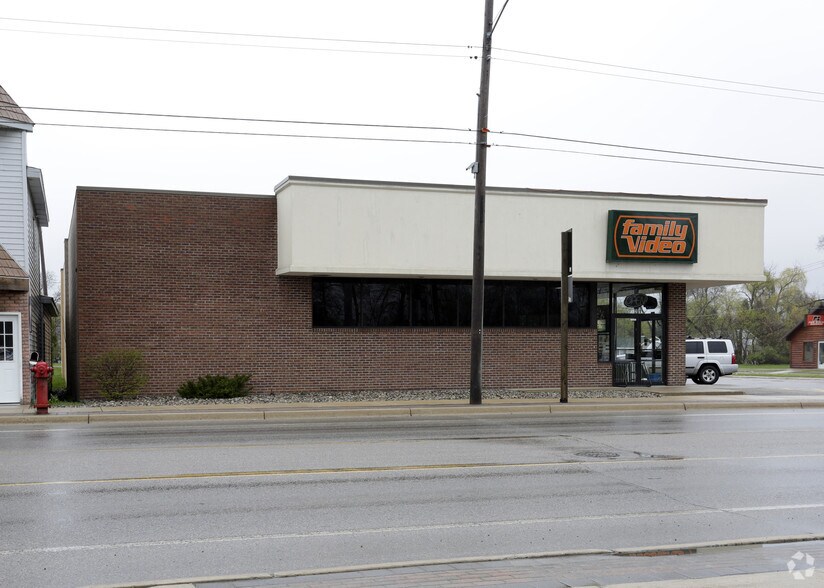 Primary Photo Of 300 N James St, Grayling General Retail For Lease