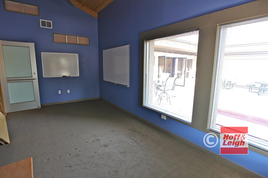 More Photos Of 1753 S 8th St, Colorado Springs Office For Lease