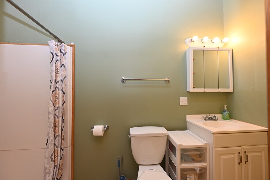 More Photos Of 111 N Market St, Winamac Showroom For Sale