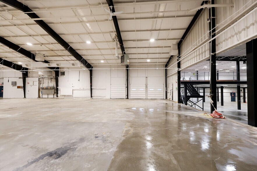 More Photos Of 218-222 Highland Ave, Salem Warehouse For Lease