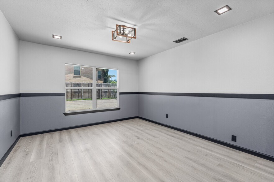 More Photos Of 1612 Pecan Blvd, McAllen Freestanding For Sale