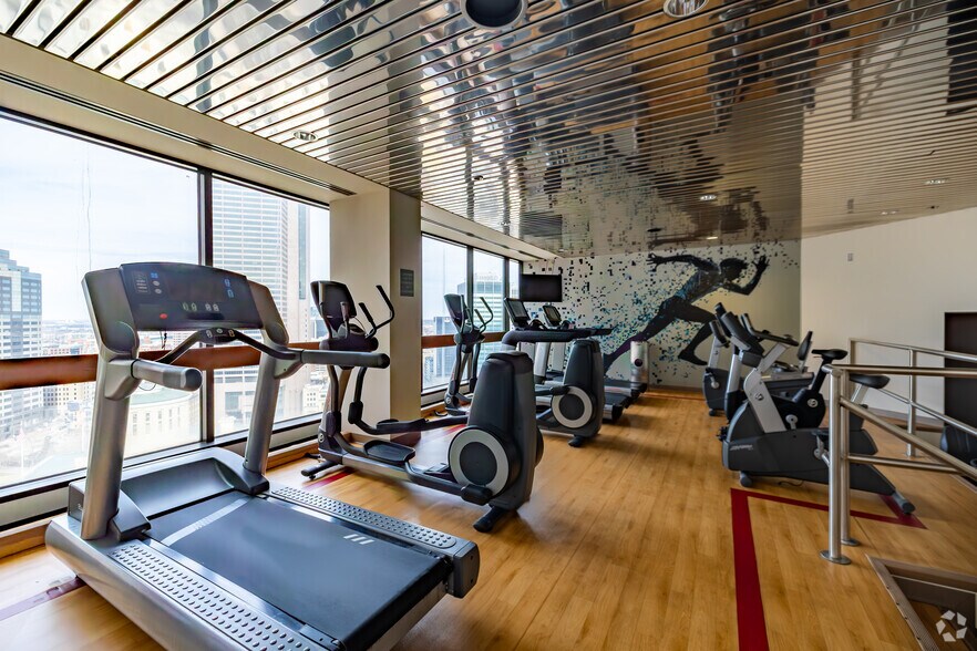 More Photos Of 75 E State St, Columbus Hotel For Sale