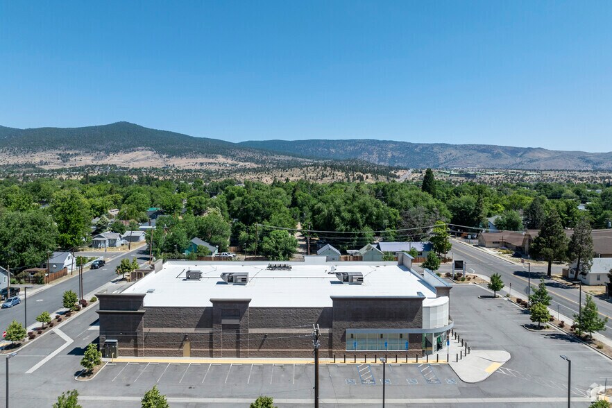 More Photos Of 1615 Main St, Susanville Drugstore For Lease