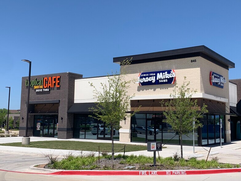 More Photos Of 845 E NW Hwy, Grapevine Storefront For Lease
