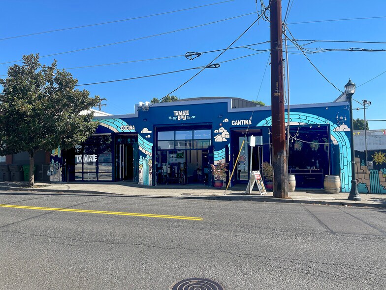 Primary Photo Of 664 N Russell St, Portland Restaurant For Lease