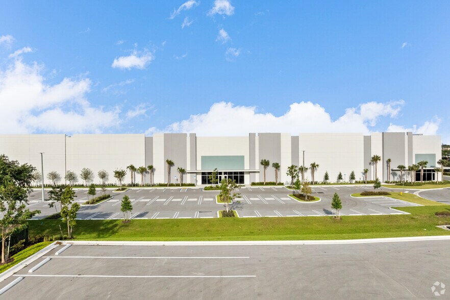 More Photos Of 1100 Old Dixie Hwy, Lake Park Distribution For Sale