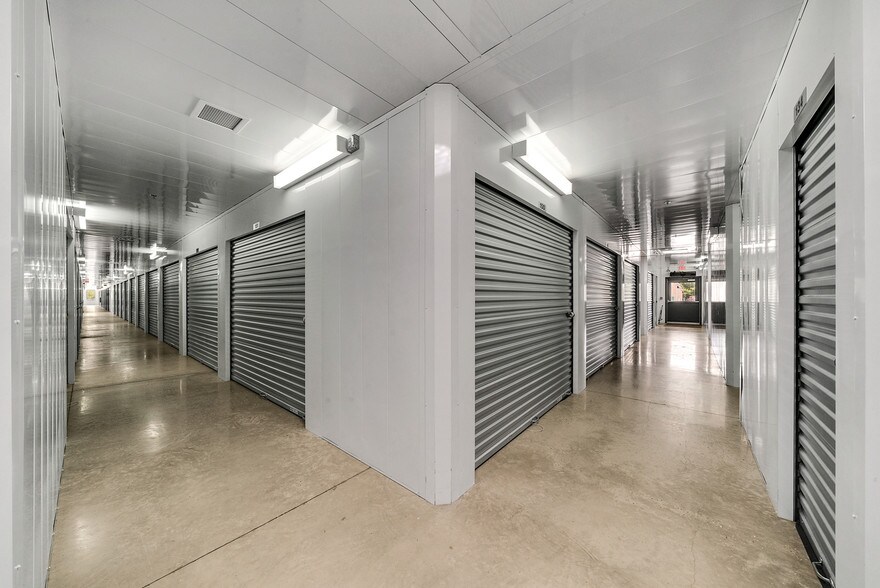 More Photos Of 5141 Cromwell Dr, Kyle Self Storage For Lease