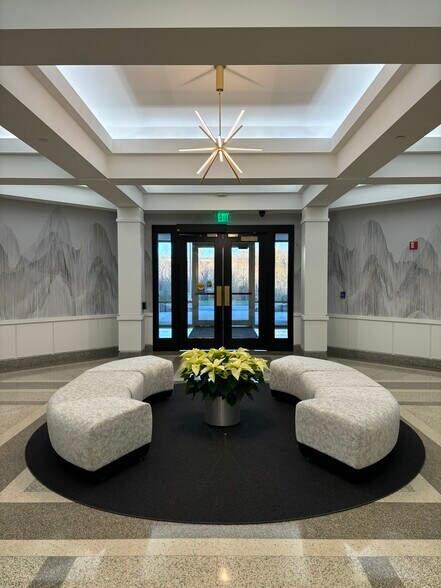 More Photos Of 3925 River Crossing Pky, Indianapolis Office For Lease